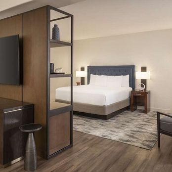 Hyatt Regency Phoenix - Suite - Hotels Near Me - Phoenix, Arizona