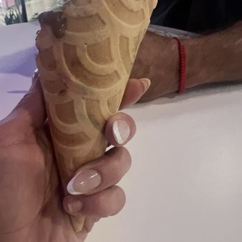 Roy de France - Birthday cake cone - Candy Stores Near Me - Miami, Florida