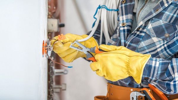 Fast Fix Electrician San Diego Logo