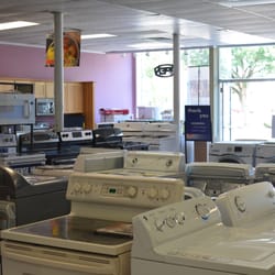 Bishopp's Appliances - Show room floor
