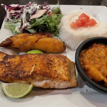Lola's Lounge - Spanish Near Me - Sacramento, California