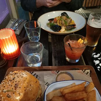 Breslin - Beef burger, seafood linguine - Steakhouses Near Me - Melbourne, VIC