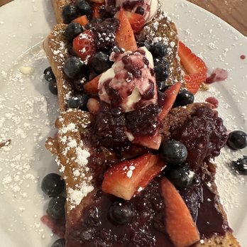 Peach Valley Café - Very berry French toast - Breakfast & Brunch Near Me - Mount Dora, Florida Peach Valley Café - Very berry French toast - Breakfast & Brunch Near Me - Mount Dora, Florida