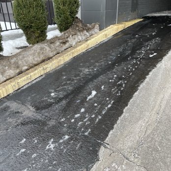 La Quinta by Wyndham - Mop water dumped note suds freezing - Hotels Near Me - Indianapolis, Indiana