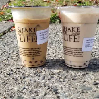 DING TEA SEATTLE - Barely topped off coffee milk tea on the left and slightly to the top milk tea - Bubble Tea Near Me - Seattle, Washington DING TEA SEATTLE - Barely topped off coffee milk tea on the left and slightly to the top milk tea - Bubble Tea Near Me - Seattle, Washington