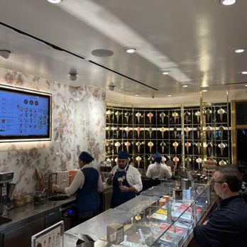 Venchi - Counter - Chocolatiers & Shops Near Me - New York, New York