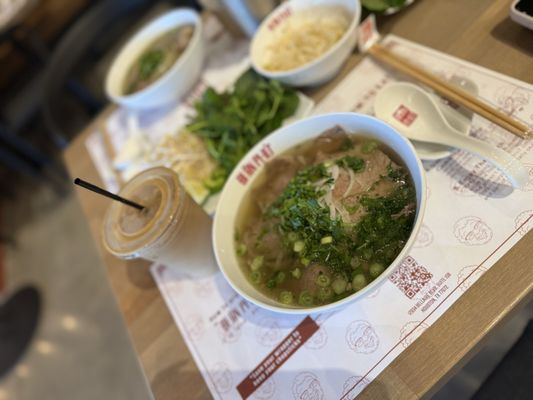 Di An Pho by null