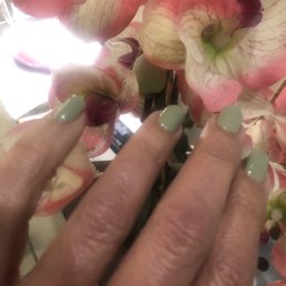 gel manicure dedicated to health care workers and the enormous sacrifices they are making to serve our society during the Pandemic. ‍
