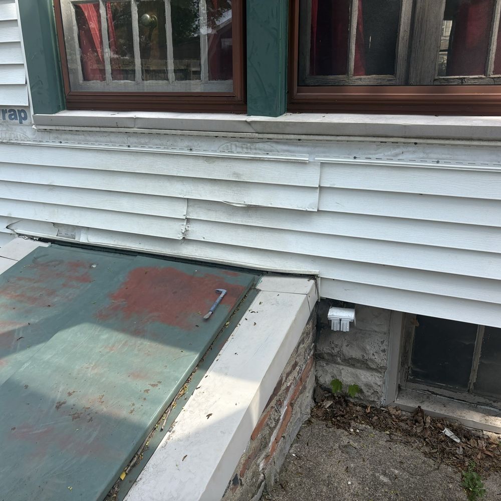 First Rate roofing and construction - Damaged siding needing repair - Roofing Near Me First Rate roofing and construction - Damaged siding needing repair - Roofing Near Me