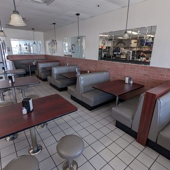 Ponchos Tacos - Seating area - Mexican Near Me - Fullerton, California