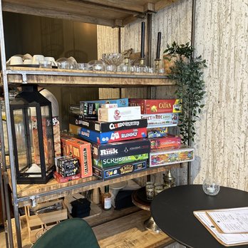 Look.Sharp Cafe Cowork Retail - Games to play - Cafes Near Me - Porto, 13