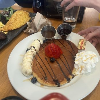 Brunchbar - Pancakes with fresh fruits - Breakfast & Brunch Near Me - Bellevue, Washington