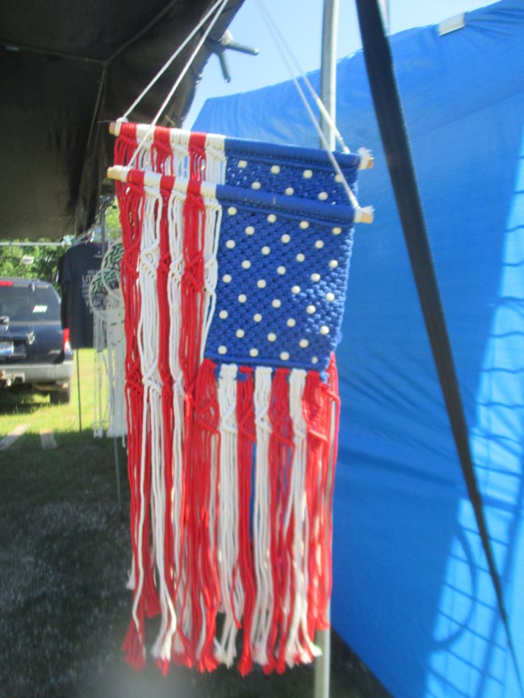 Debbie's Flea Market & Store Logo