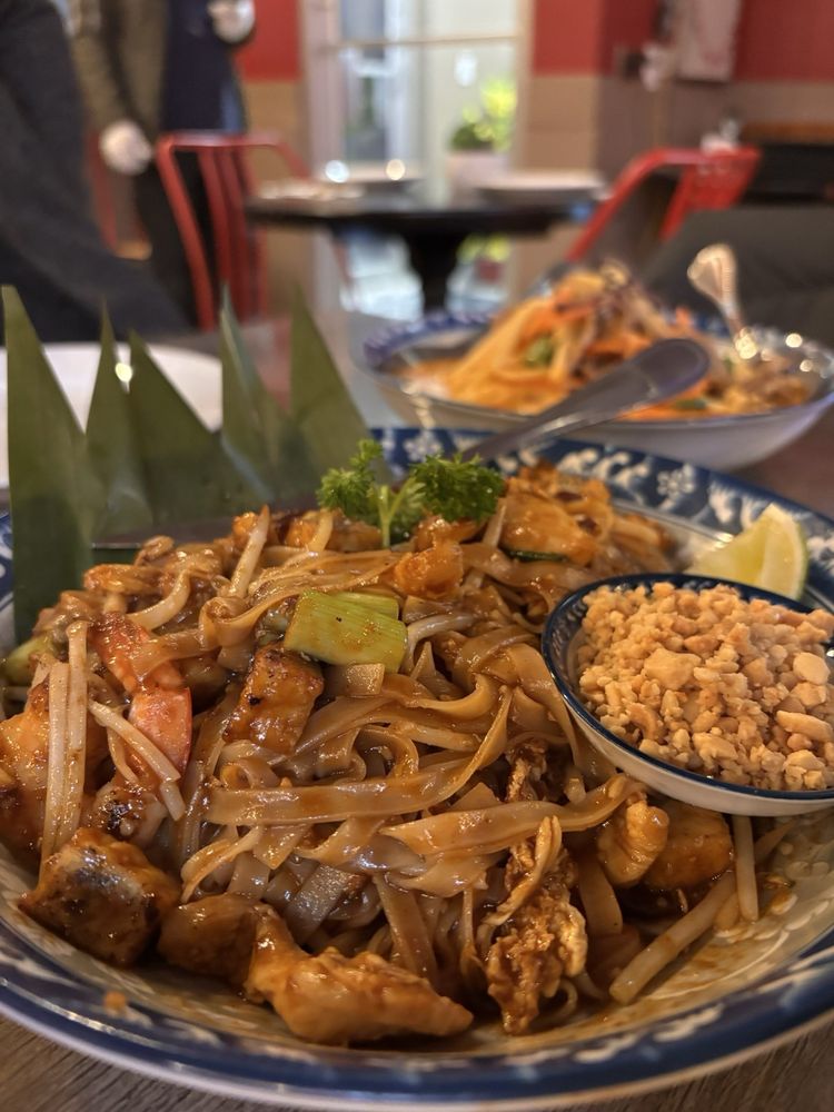 Siam Thai Kitchen Logo