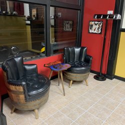 Stay Gold Tattoo Company - Front lobby, waiting area.