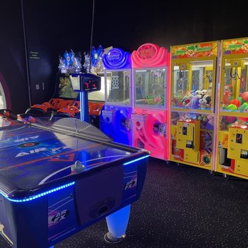 Putting Edge - A few arcade games while waiting - Mini Golf Near Me - Orlando, Florida Putting Edge - A few arcade games while waiting - Mini Golf Near Me - Orlando, Florida