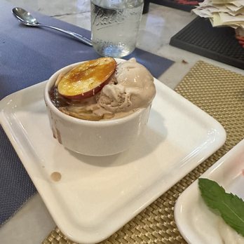 Restaurant Beatrice - Peach cobbler - Cajun/Creole Near Me - Dallas, Texas Restaurant Beatrice - Peach cobbler - Cajun/Creole Near Me - Dallas, Texas