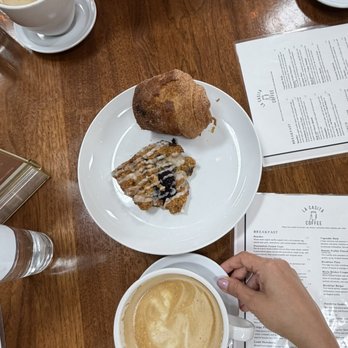 La Casita Bakeshop - Blueberry Earl Grey Scone and Churro Cruffin - Bakeries Near Me - Richardson, Texas