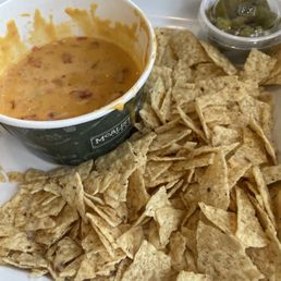 Nacho basket of mostly crushed chips.  Disappointing.