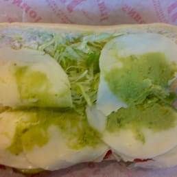 "The Veggie" with no flavor and two smudges of avocado "spread".