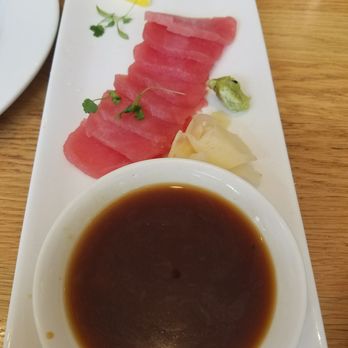 Earls Kitchen + Bar - Ahi tuna sashimi - Cocktail Bars Near Me - Denver, Colorado Earls Kitchen + Bar - Ahi tuna sashimi - Cocktail Bars Near Me - Denver, Colorado