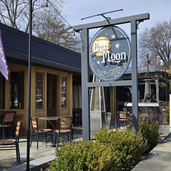 Pearl Moon - Exterior - Pancakes Near Me - Woodstock, New York