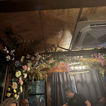 Enzo's - Decor - Italian Near Me - Bronx, New York