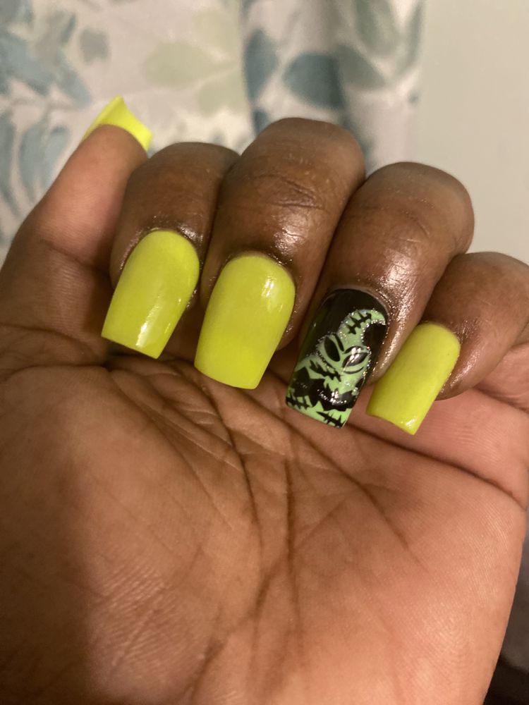 Payless Nail & Spa Logo
