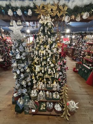 Weston Village Christmas Shop, 656 Main St, Weston, VT 05161