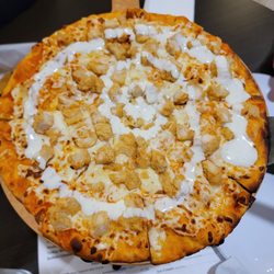 Drury Plaza Hotel St. Paul Downtown - Buffalo chicken pizza from the hotel restaurant