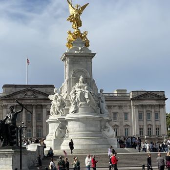 Buckingham Palace - Landmarks & Historical Buildings Near Me - London, XGL