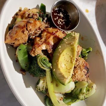True Food Kitchen - Teriyaki Quinoa Bowl with chicken - New American Near Me - Hackensack, New Jersey True Food Kitchen - Teriyaki Quinoa Bowl with chicken - New American Near Me - Hackensack, New Jersey