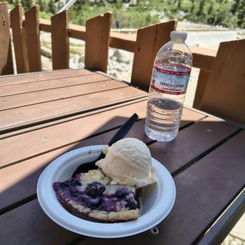 Lake Sabrina Boat Landing - Tri-berry pie with ice cream. - Boating Near Me - Bishop, California