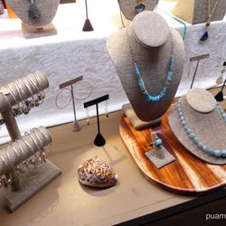 Pua Melia Maui