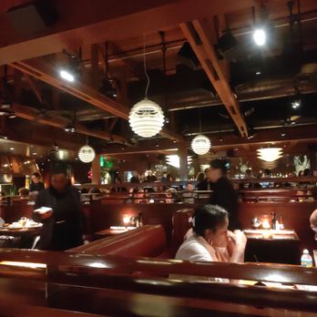 Houston's Restaurant - Dinner with friends - American Near Me - Pompano Beach, Florida Houston's Restaurant - Dinner with friends - American Near Me - Pompano Beach, Florida