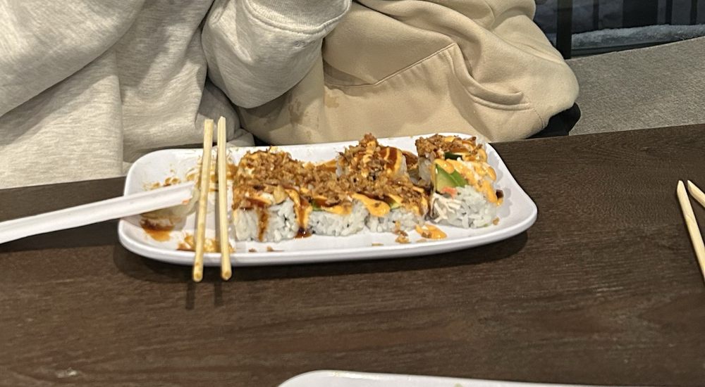 Queen Sushi & Asian Cuisine Logo