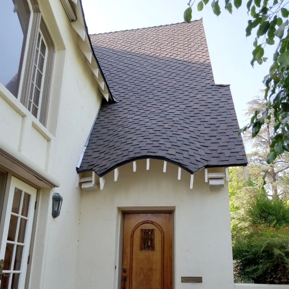 Slide of A&M Roofing