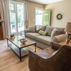 Inn at Mill Creek - Suite 4 large sitting area.