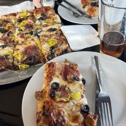 Yummy pizza! Yummy pizza!