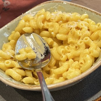 The Salted Pig - Basic Mac n Cheese it was ok - Gastropubs Near Me - Riverside, California