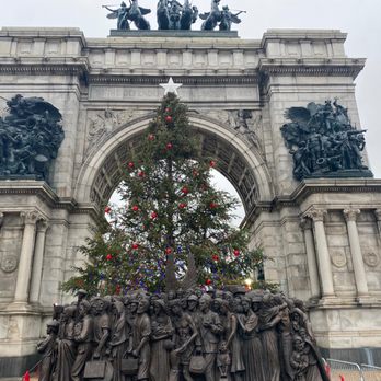Grand Army Plaza - A statue in front of Grand Army Plaza for the Holiday season. - Landmarks & Historical Buildings Near Me - Brooklyn, New York Grand Army Plaza - A statue in front of Grand Army Plaza for the Holiday season. - Landmarks & Historical Buildings Near Me - Brooklyn, New York