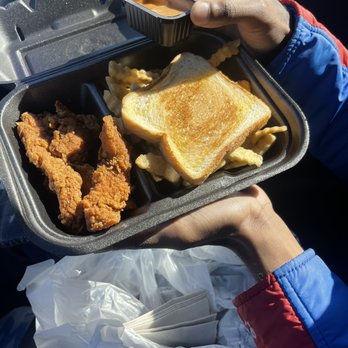 Zaxbys - I asked for 2 zax sauce but only got 1 sauce - Fast Food Near Me - Horn Lake, Mississippi