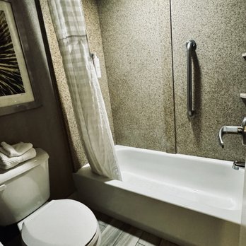 Embassy Suites by Hilton El Paso - Bathroom - Hotels Near Me - El Paso, Texas Embassy Suites by Hilton El Paso - Bathroom - Hotels Near Me - El Paso, Texas