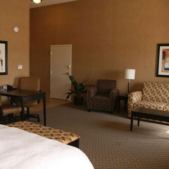 Hampton Inn & Suites Barstow - Guest room - Hotels Near Me - Barstow, California