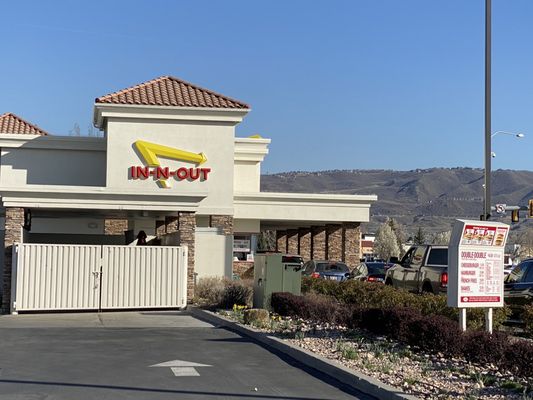 In-N-Out Burger by null