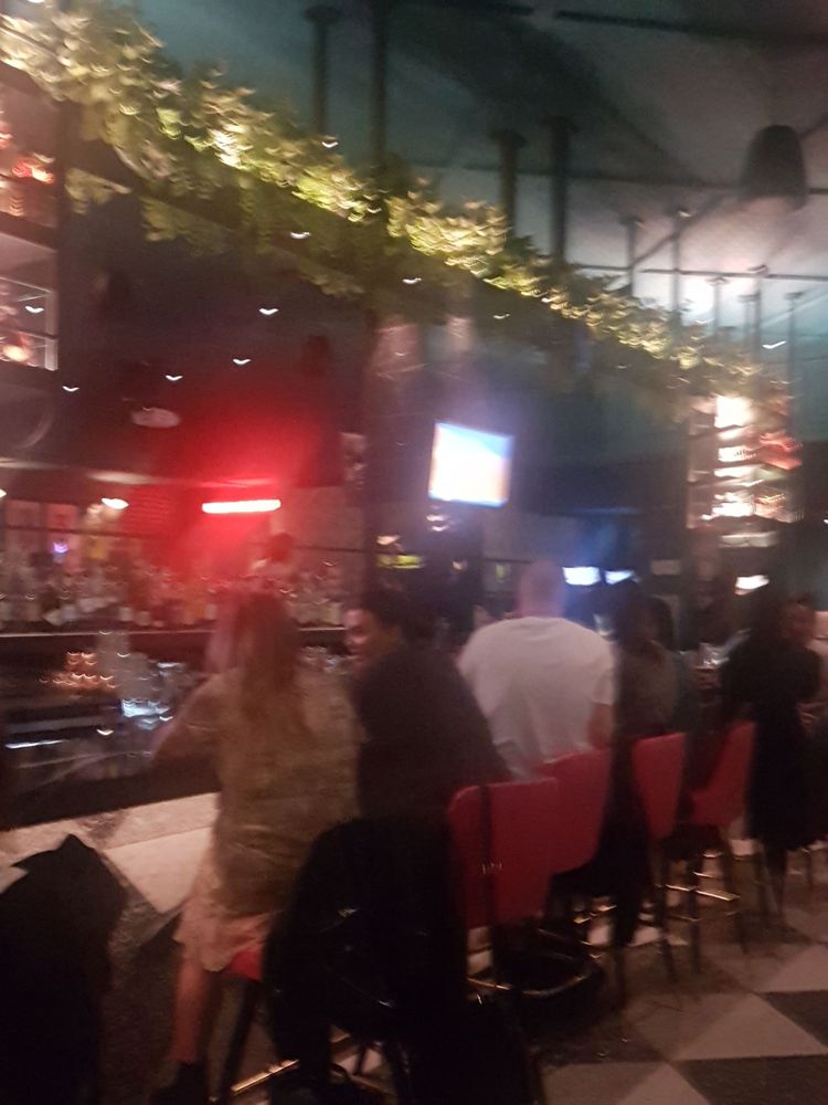 pub image