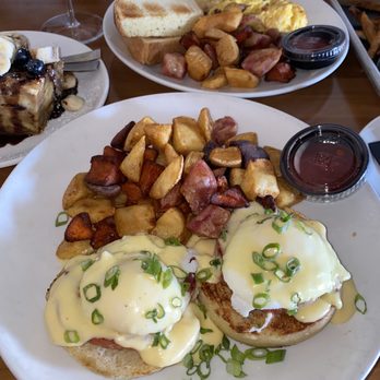 Lulu's Allston - Classic Eggs benedict - New American Near Me - Boston, Massachusetts Lulu's Allston - Classic Eggs benedict - New American Near Me - Boston, Massachusetts