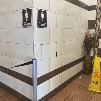 Speedway - Closed women restroom - Gas Stations Near Me - Fabens, Texas