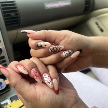 D'lux Nails & Spa - Love the design I got. First time going and it was amazing - Nail Salons Near Me - Aurora, Colorado