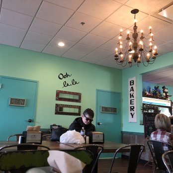 Cass Sweets 'n Eats - Interior - Bakeries Near Me - Paducah, Kentucky